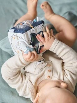 Cube D'activités à Suspendre CÉLESTE Bleu - Vertbaudet -Buki France Shop cube dactivites a suspendre celeste 3