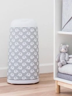 Housse Décorative Pour Poubelle à Couches Dress-Up ANGELCARE Gris - Angelcare -Buki France Shop housse decorative pour poubelle a couches dress up angelcare 2