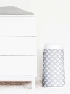 Housse Décorative Pour Poubelle à Couches Dress-Up ANGELCARE Gris - Angelcare -Buki France Shop housse decorative pour poubelle a couches dress up angelcare 3