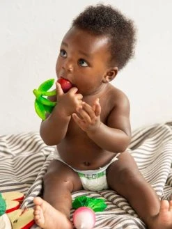 Jouet De Dentition Mery La Cerise - OLI & CAROL Rouge - Oli Et Carol -Buki France Shop jouet de dentition mery la cerise oli carol 4