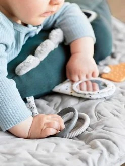 Peluche D'Activités Croco - DONE BY DEER Vert - Done By Deer 7 Peluche D'Activités Croco - DONE BY DEER Vert - Done By Deer -Buki France Shop peluche dactivites croco done by deer 2