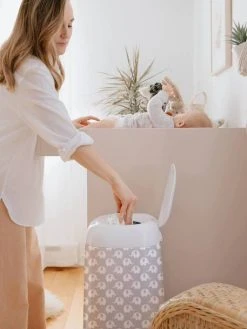 Poubelle à Couches Dress Up ANGELCARE Blanc - Angelcare 8 Poubelle à Couches Dress Up ANGELCARE Blanc - Angelcare -Buki France Shop poubelle a couches dress up angelcare 2