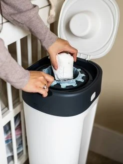 Poubelle Twist & Click XL Tommee Tippee Sangenic Blanc - Tommee Tippee 9 Poubelle Twist & Click XL Tommee Tippee Sangenic Blanc - Tommee Tippee -Buki France Shop poubelle twist click xl tommee tippee sangenic 3