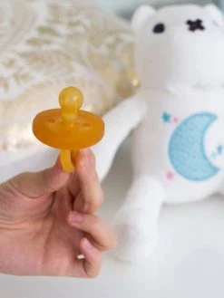 Sucette à Bout Rond Tout Latex 6 Mois+ SUAVINEX Naturel - Suavinex 9 Sucette à Bout Rond Tout Latex 6 Mois+ SUAVINEX Naturel - Suavinex -Buki France Shop sucette a bout rond tout latex 6 mois suavinex 3