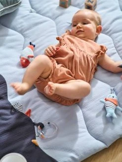 Tapis D'éveil Souple Sans Arche LEON SUR LE PONTON Bleu - Vertbaudet 8 Tapis D'éveil Souple Sans Arche LEON SUR LE PONTON Bleu - Vertbaudet -Buki France Shop tapis deveil souple sans arche leon sur le ponton 2